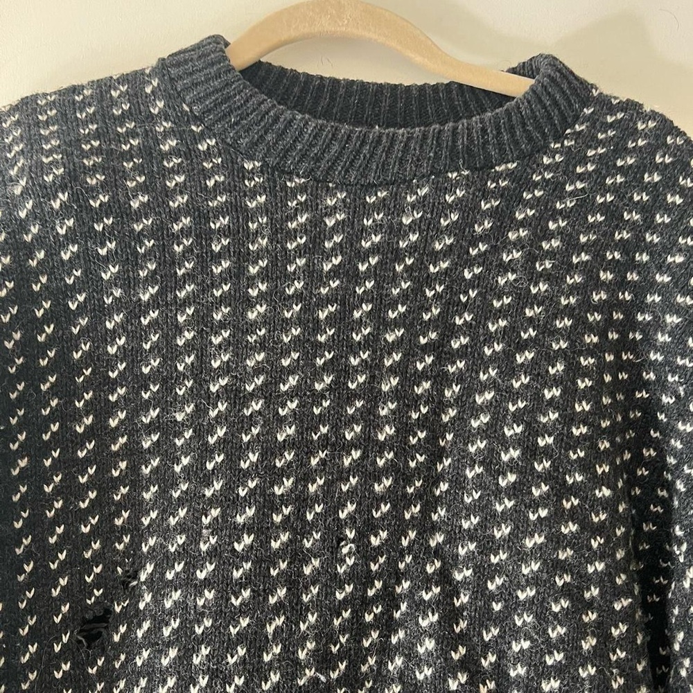Cozy Black and White Knit Sweater - Picture 4 of 5